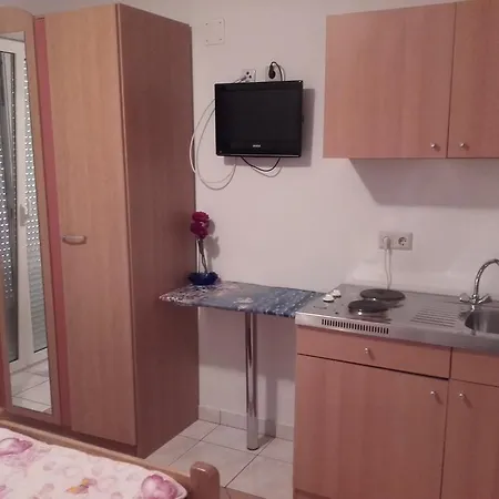 Angie Biograd Na Moru