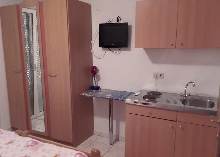 Angie Biograd na Moru