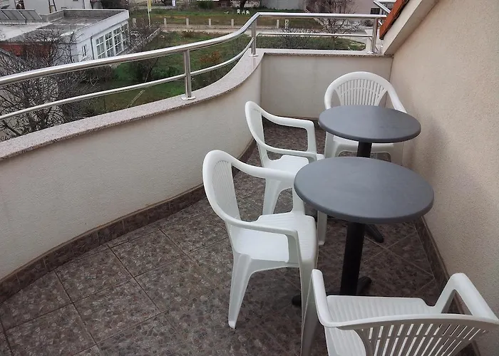 Angie 비오그라드나모루