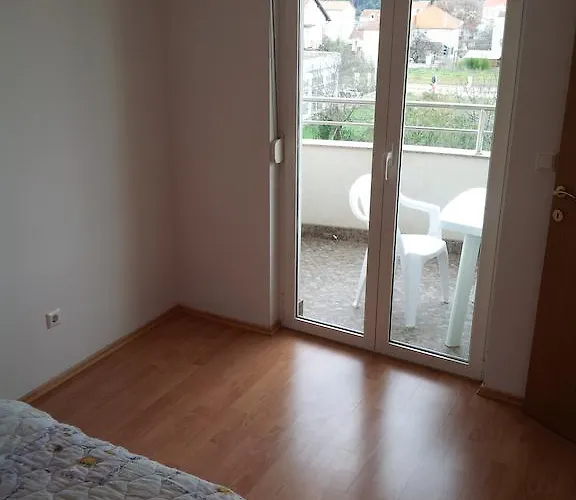 Angie * ビオグラード・ナ・モル